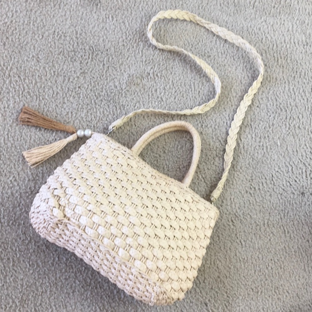 “VANILLA LATTE”WOVEN STRAW CROSSBOW BAGwSTRAP OR HANDLES/NEW